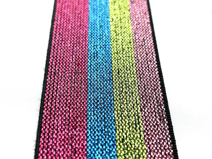 Nastro elastico woven metallico a bande fucsia, azzurre, verdi e rosa